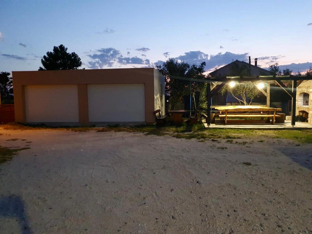 Apartman Petar Ražanac Esterno foto