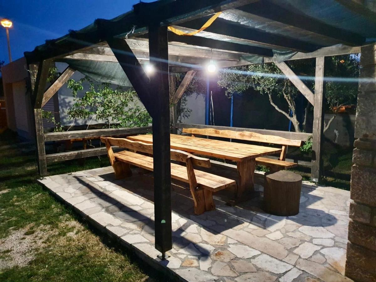 Apartman Petar Ražanac Esterno foto